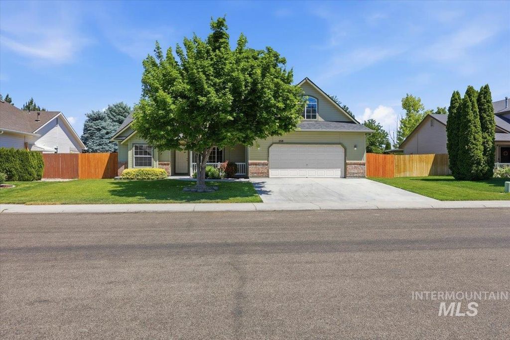 Photo of 208 S Blue Heron Way, Nampa, ID 83687 (MLS # 98988877)