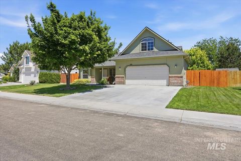 Photo of 208 S Blue Heron Way, Nampa, ID 83687 (MLS # 98988877)