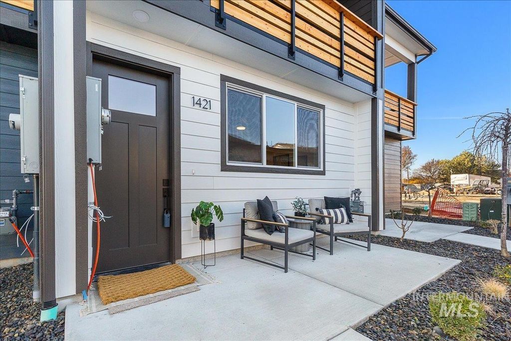 Photo of 1445 N Bluffs Ridge Lane, Boise, ID 83704 (MLS # 98971624)