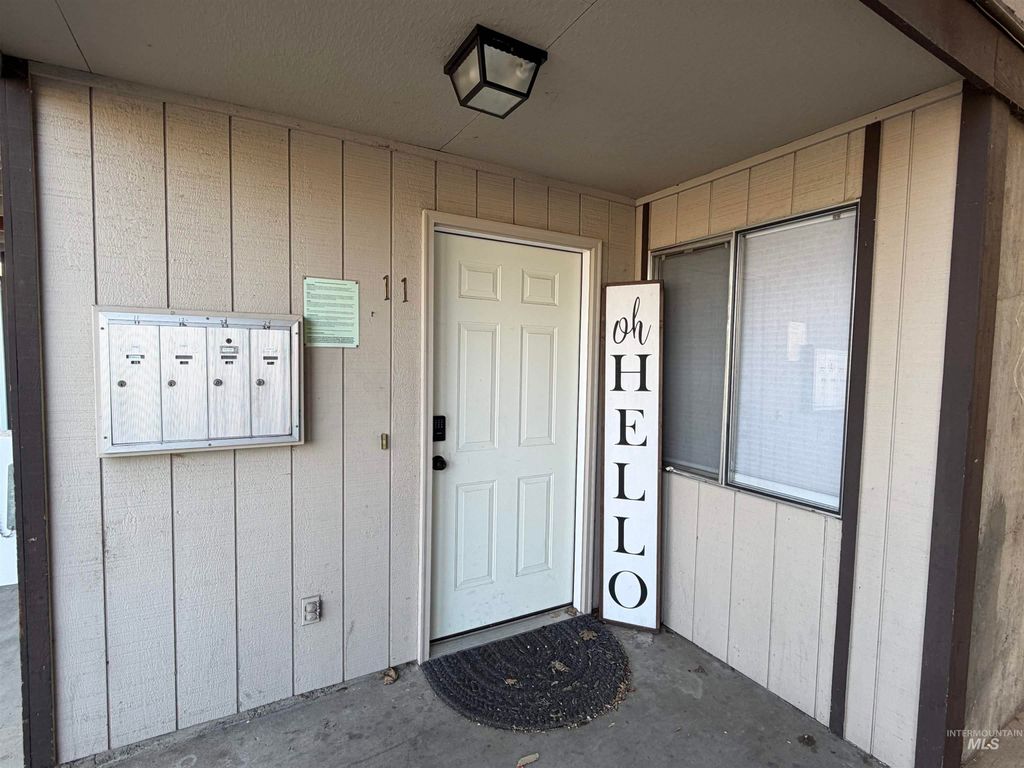 Photo of 557 Park Street #11, Lewiston, ID 83501 (MLS # 98981474)