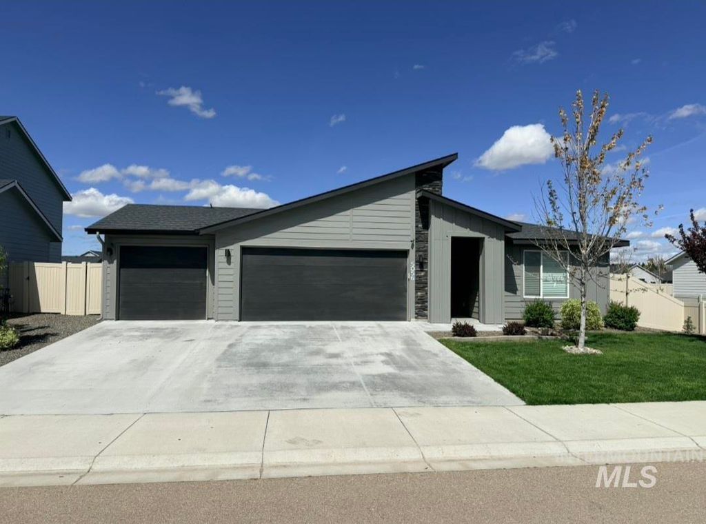 Photo of 5056 W Sands Basin Dr, Meridian, ID 83646 (MLS # 98982497)