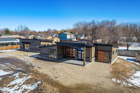 Photo of 362 W London St, Middleton, ID 83644 (MLS # 98936648)