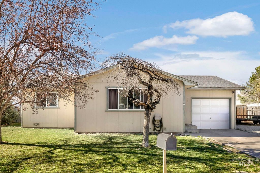 Photo of 618 Sharon Street, Rupert, ID 83350 (MLS # 98978860)