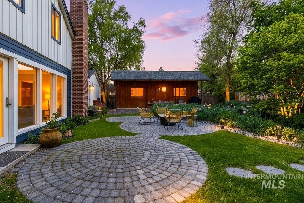 Photo of 3301 N 32nd St, Boise, ID 83703 (MLS # 98983428)