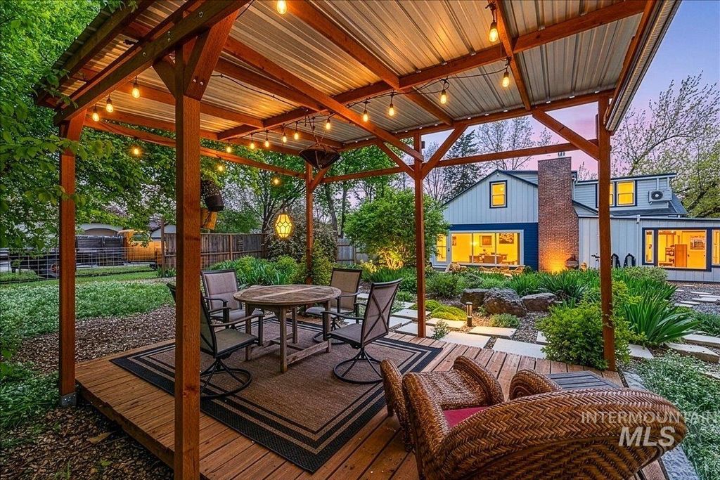 Photo of 3301 N 32nd St, Boise, ID 83703 (MLS # 98983428)