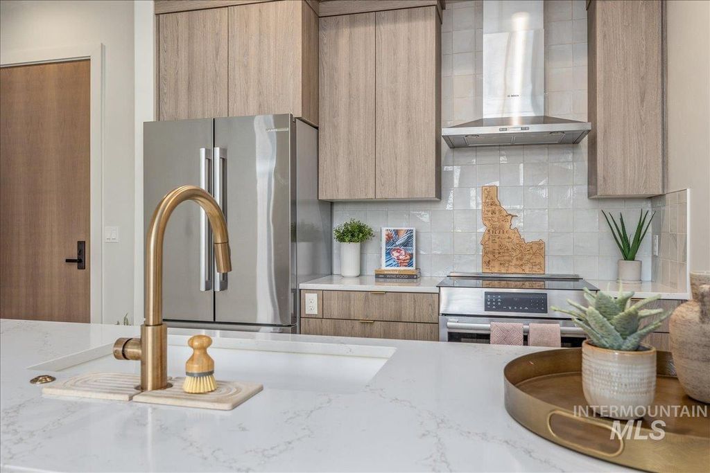 Photo of 4184 E Haystack St #305, Boise, ID 83716 (MLS # 98978016)