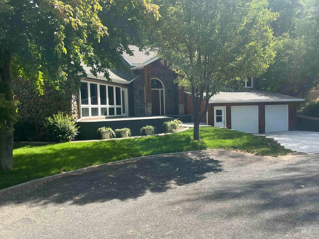 Photo of 985 985 E 245 S, Hagerman, ID 83332 (MLS # 99003182)