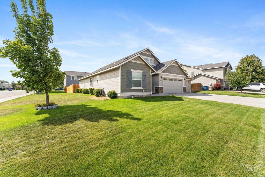 Photo of 605 SW Panner, Mountain Home, ID 83647 (MLS # 99000696)