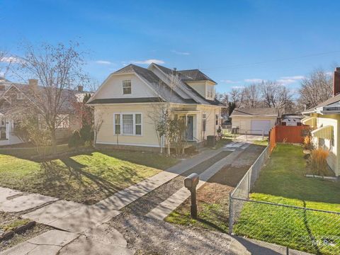 Photo of 242 8th Ave E, Twin Falls, ID 83301 (MLS # 98971819)