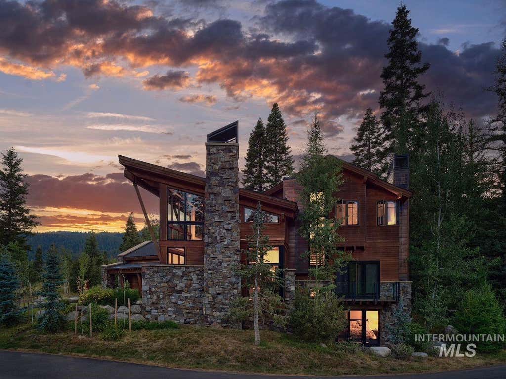 Photo of 16 Steelhead Court, Donnelly, ID 83615 (MLS # 98997680)