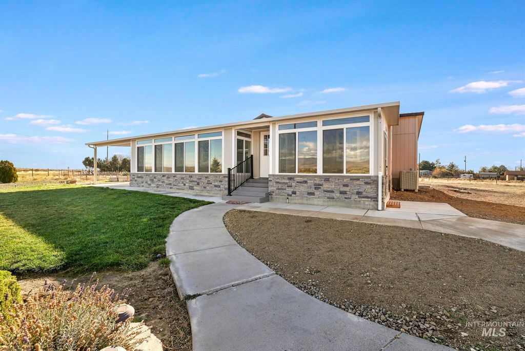 Photo of 3073 NE Desert Way, Mountain Home, ID 83647 (MLS # 98967968)