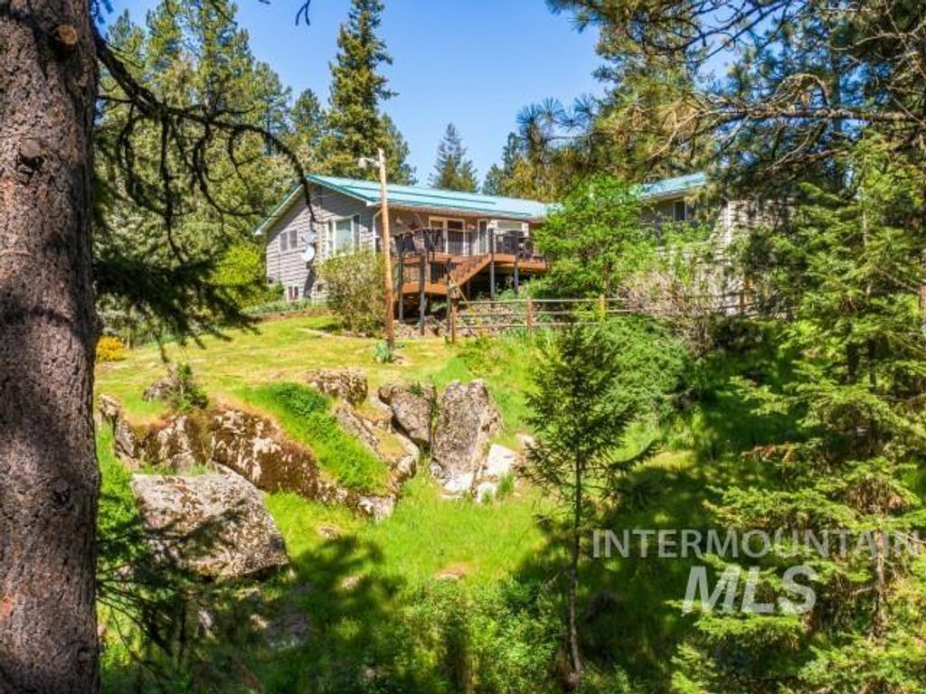Photo of 1140 Lyon Rd, Moscow, ID 83843 (MLS # 98985083)