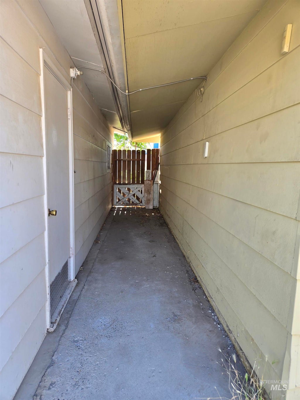 Photo of 78 NW 5th Street, Ontario, OR 97914 (MLS # 98990780)