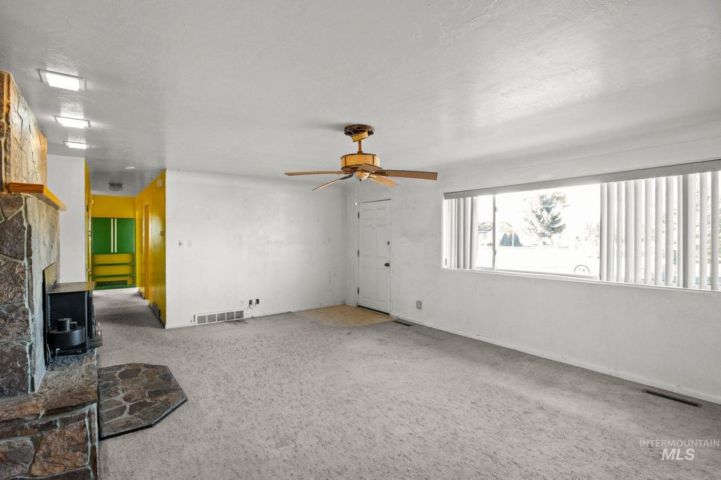 Photo of 1069 W Filer Ave, Twin Falls, ID 83301 (MLS # 98966684)