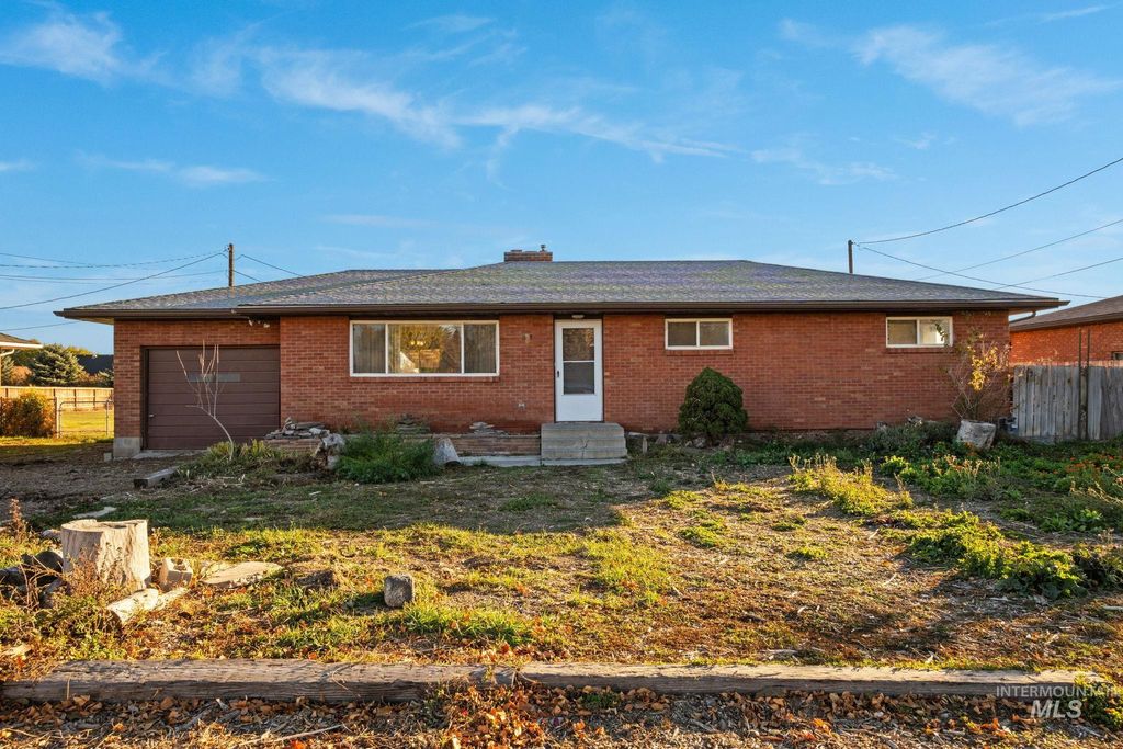 Photo of 1069 W Filer Ave, Twin Falls, ID 83301 (MLS # 98966684)