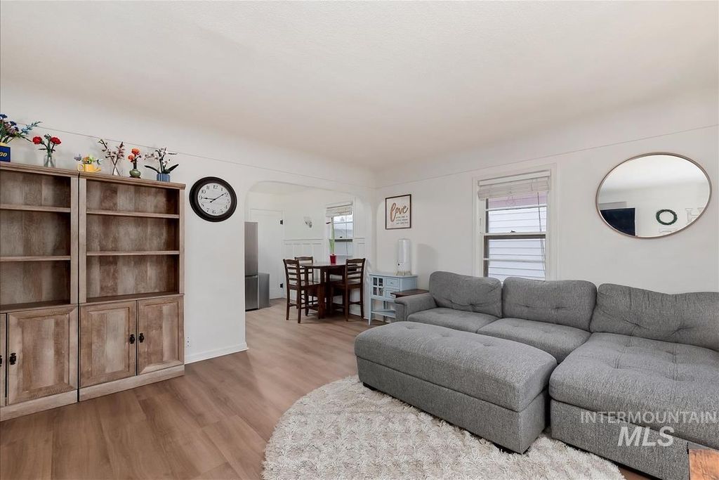 Photo of 308 S Juniper St, Nampa, ID 83686 (MLS # 98971352)