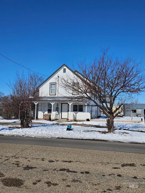 Photo of 2344 Nw 2nd Ave, Fruitland, ID 83619 (MLS # 98936196)