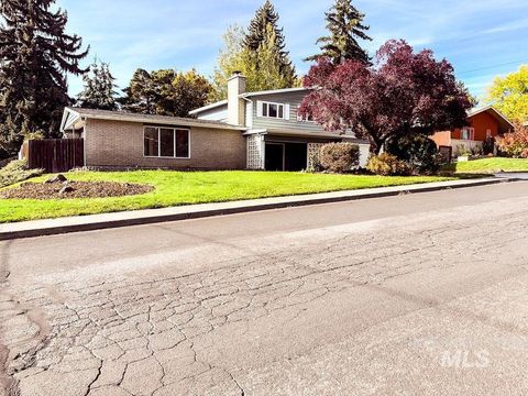 Photo of 1453 Sunnyside Ave, Moscow, ID 83843 (MLS # 98965468)