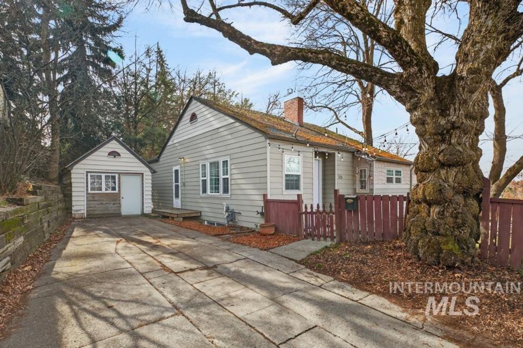 Photo of 515 E D Street, Moscow, ID 83843 (MLS # 98976802)