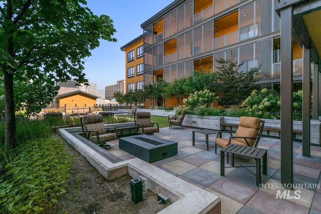 Photo of 880 W River Street #409, Boise, ID 83702 (MLS # 98972418)