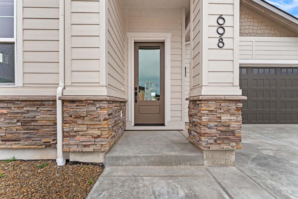 Photo of 698 N Morning Glory Avenue, Eagle, ID 83616 (MLS # 98977192)