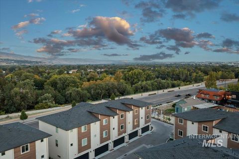 Photo of 1715 S Rock View Ln, Boise, ID 83705 (MLS # 98964589)