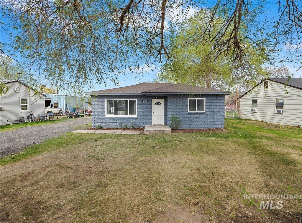 Photo of 429 Wakefield St, Twin Falls, ID 83301 (MLS # 98980169)