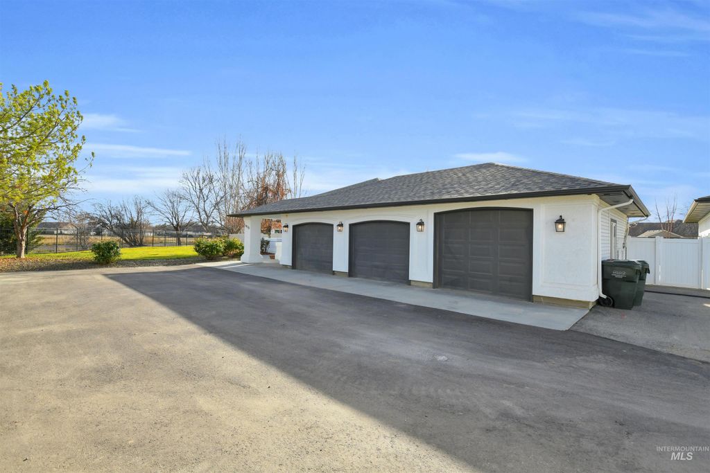 Photo of 3428 S Tamoyo Place, Meridian, ID 83642 (MLS # 98970056)