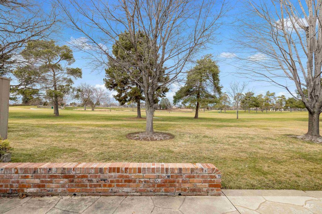 Photo of 4300 W Pasadena Dr Apt 35 Dr, Boise, ID 83705 (MLS # 98976024)