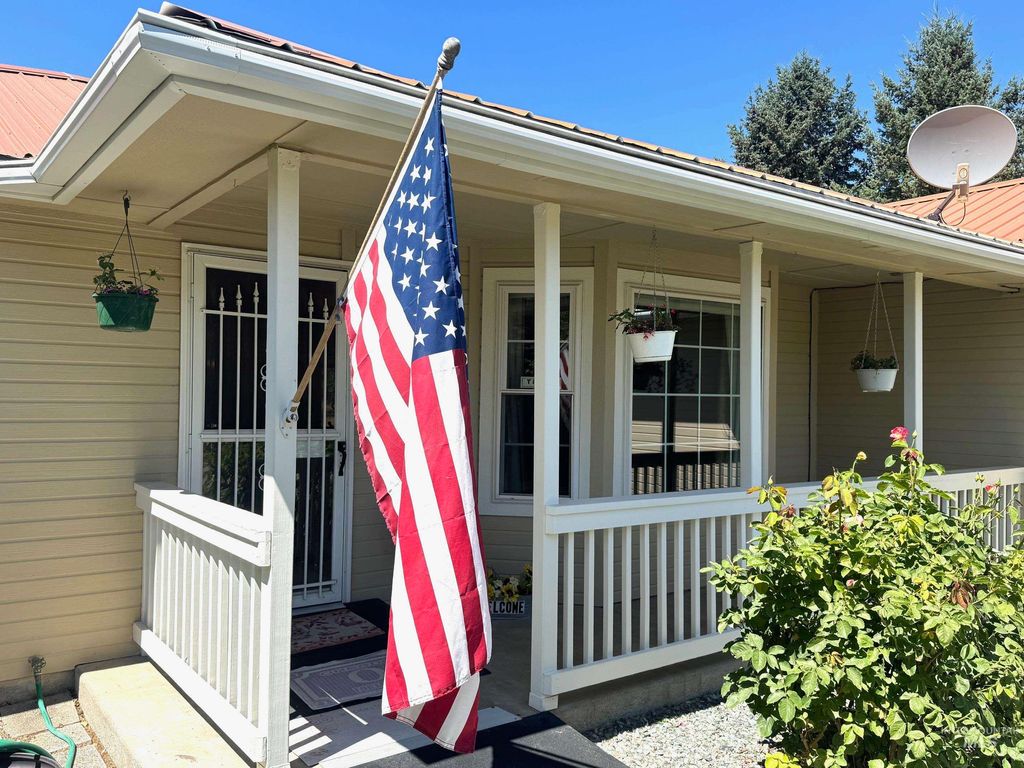 Photo of 2060 Bonnie Drive, Payette, ID 83661 (MLS # 98953058)