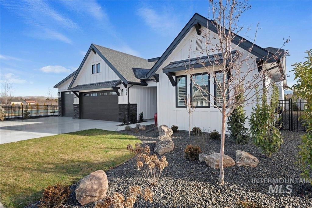 Photo of 280 N Boulder Ridge Way, Eagle, ID 83616 (MLS # 98971913)