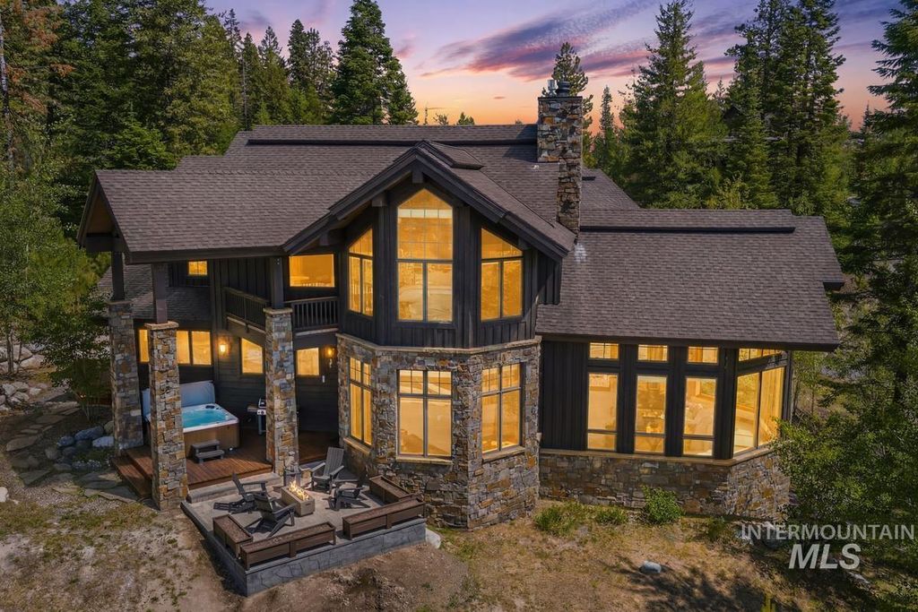 Photo of 291 Whitewater Drive, Donnelly, ID 83615 (MLS # 98991378)