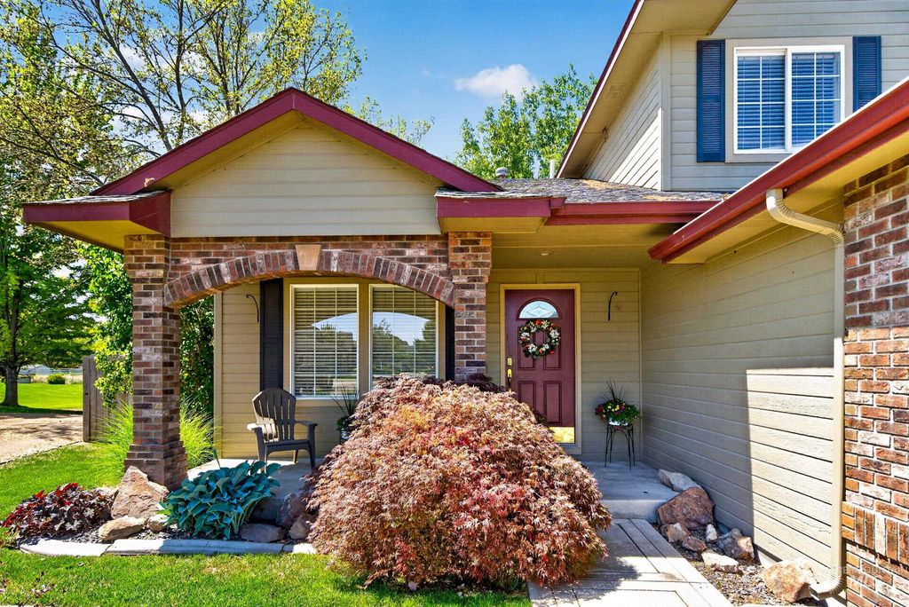Photo of 1627 Thorn Creek Ct, Nampa, ID 83686 (MLS # 98987213)