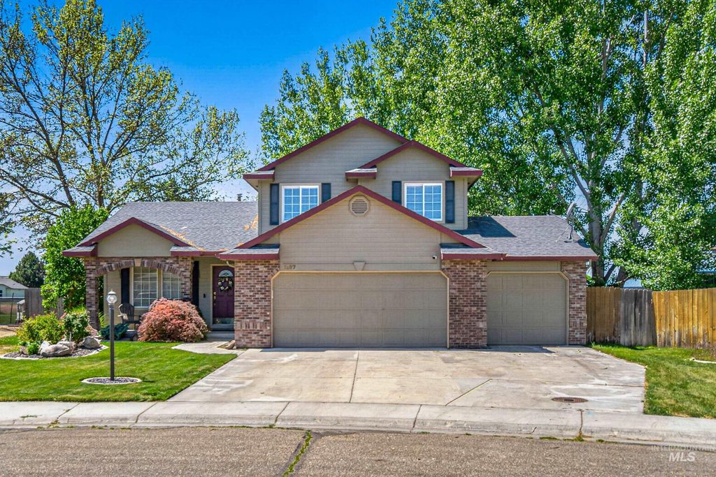 Photo of 1627 Thorn Creek Ct, Nampa, ID 83686 (MLS # 98987213)