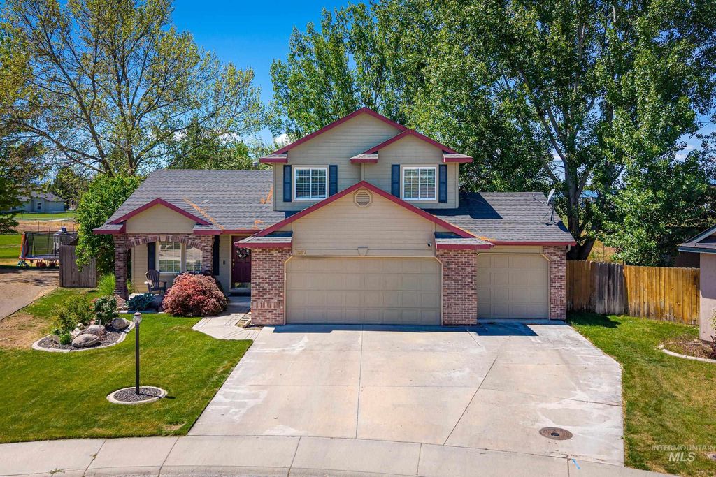 Photo of 1627 Thorn Creek Ct, Nampa, ID 83686 (MLS # 98987213)
