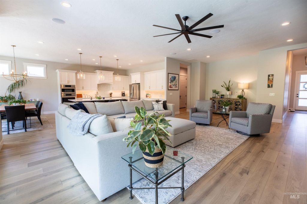 Photo of 6121 S Cubola Way, Meridian, ID 83642 (MLS # 98972335)