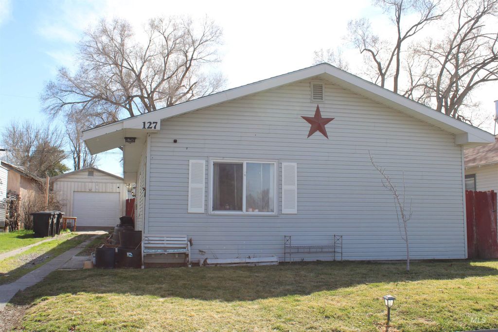 Photo of 127 E Garfield Ave, Glenns Ferry, ID 83623 (MLS # 98974311)