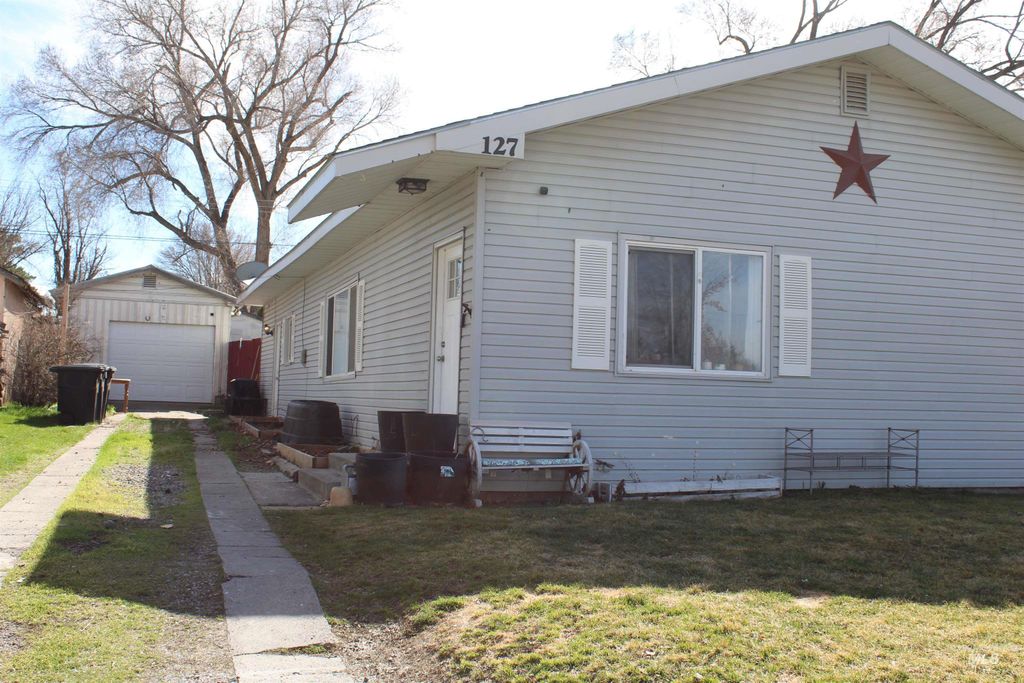 Photo of 127 E Garfield Ave, Glenns Ferry, ID 83623 (MLS # 98974311)