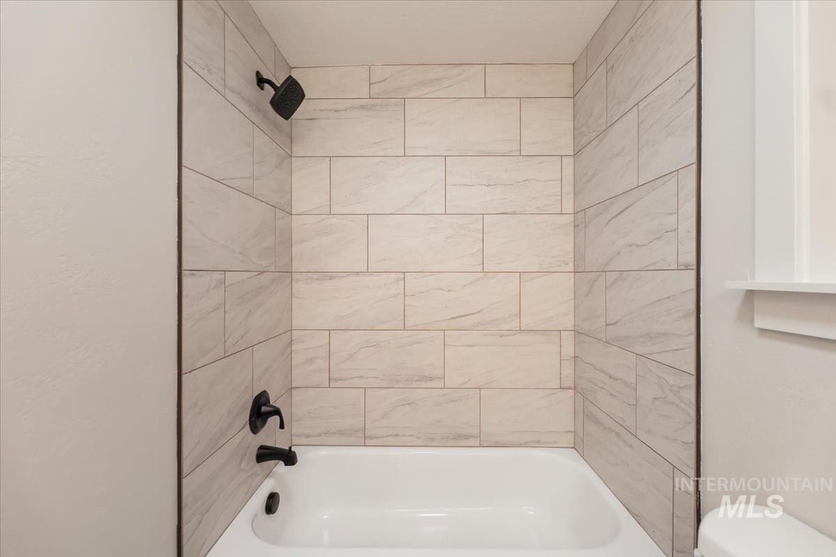 Full bath with tub / shower combination