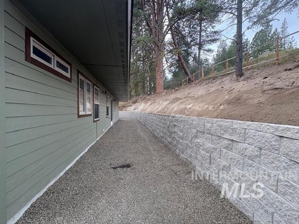 Photo of 204 W Mill St, Cascade, ID 83611 (MLS # 98965798)