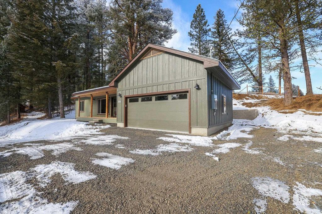 Photo of 204 W Mill St, Cascade, ID 83611 (MLS # 98965798)