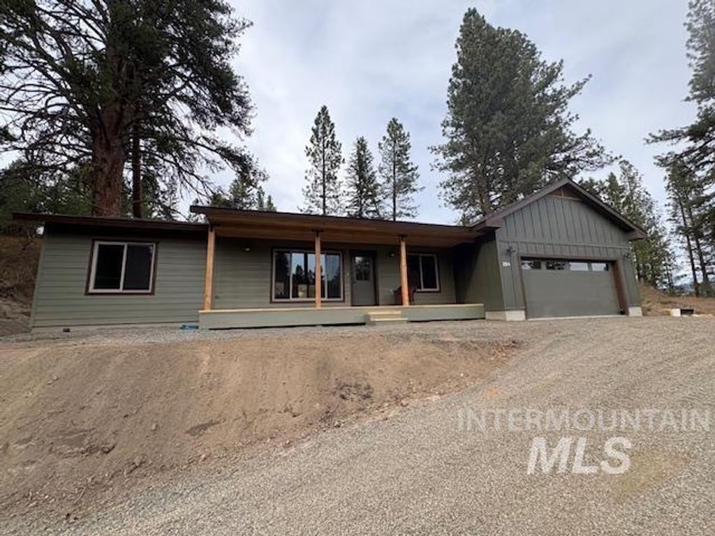 Photo of 204 W Mill St, Cascade, ID 83611 (MLS # 98965798)