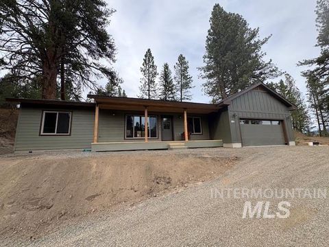 Photo of 204 W Mill St, Cascade, ID 83611 (MLS # 98965798)