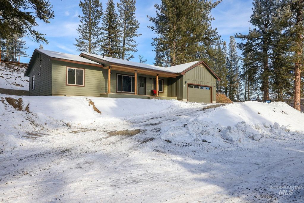 Photo of 204 W Mill St, Cascade, ID 83611 (MLS # 98965798)
