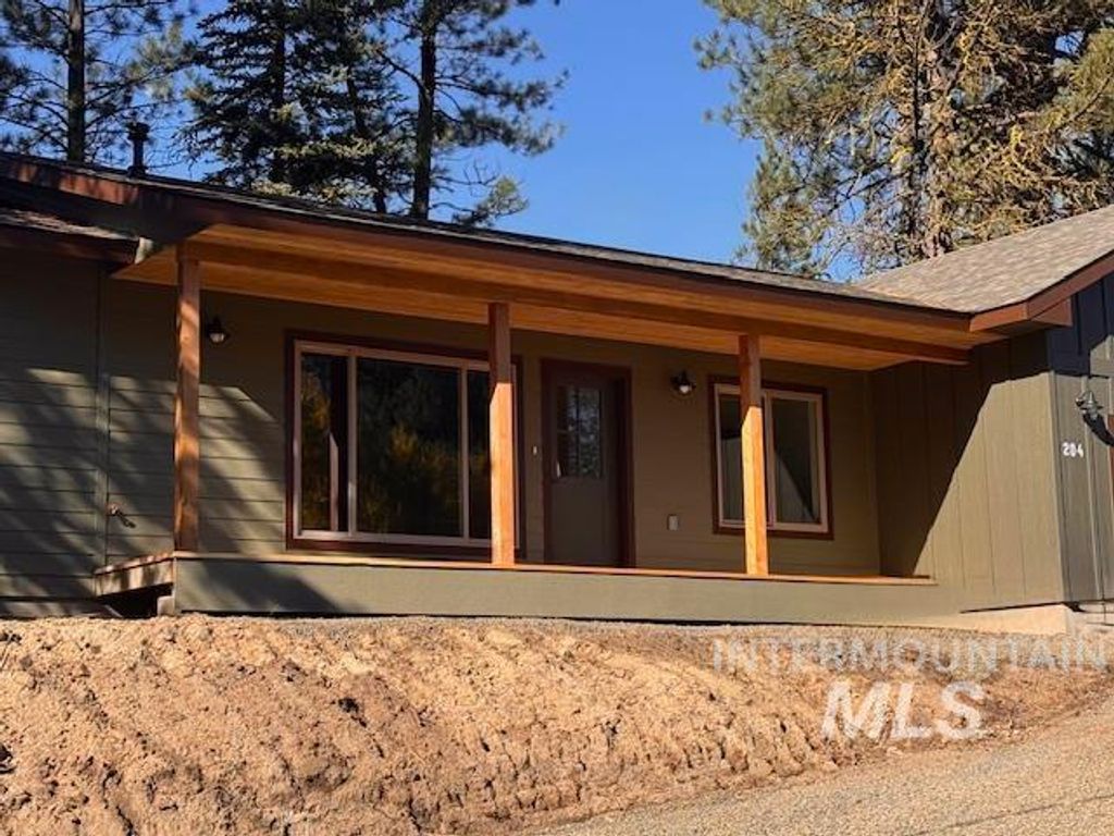 Photo of 204 W Mill St, Cascade, ID 83611 (MLS # 98965798)