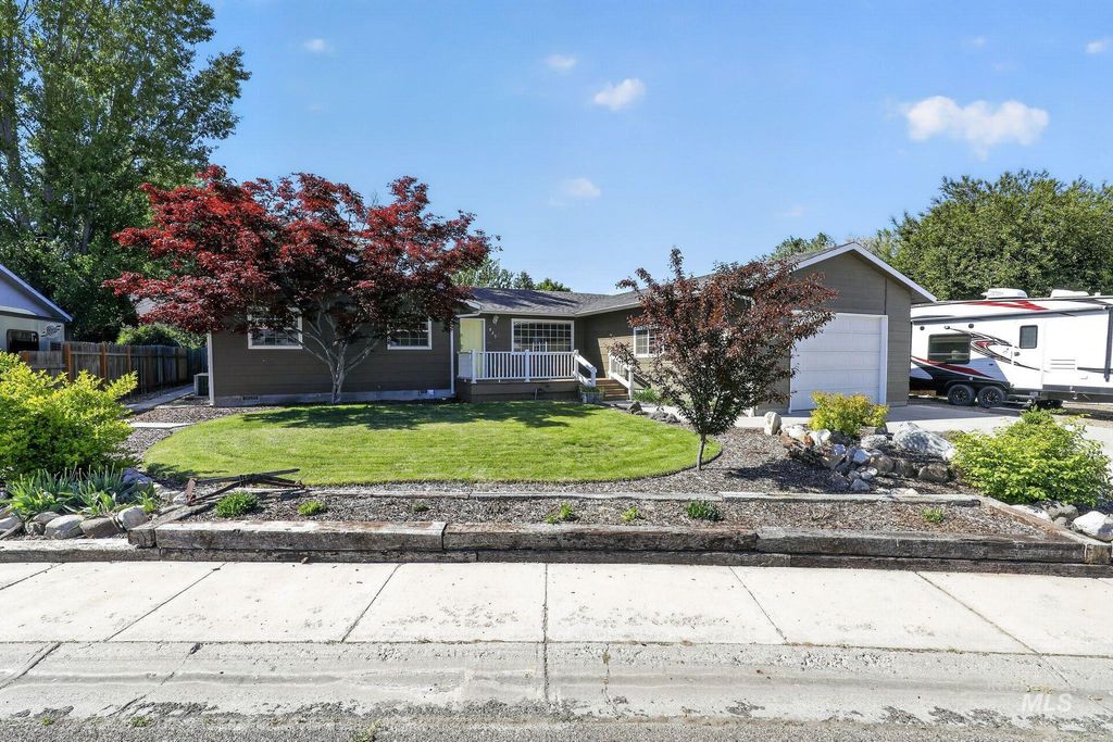 Photo of 829 NW 2nd Street, Fruitland, ID 83619 (MLS # 98986501)