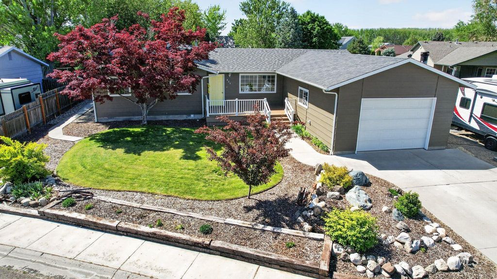 Photo of 829 NW 2nd Street, Fruitland, ID 83619 (MLS # 98986501)