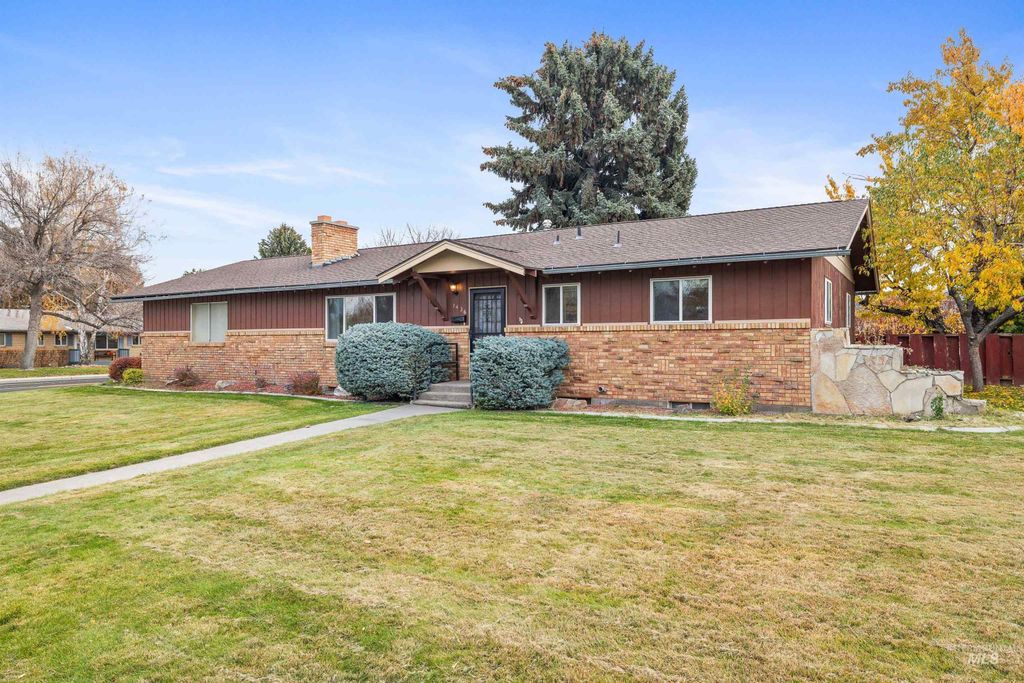 Photo of 1436 Holly Dr, Twin Falls, ID 83301 (MLS # 98967205)