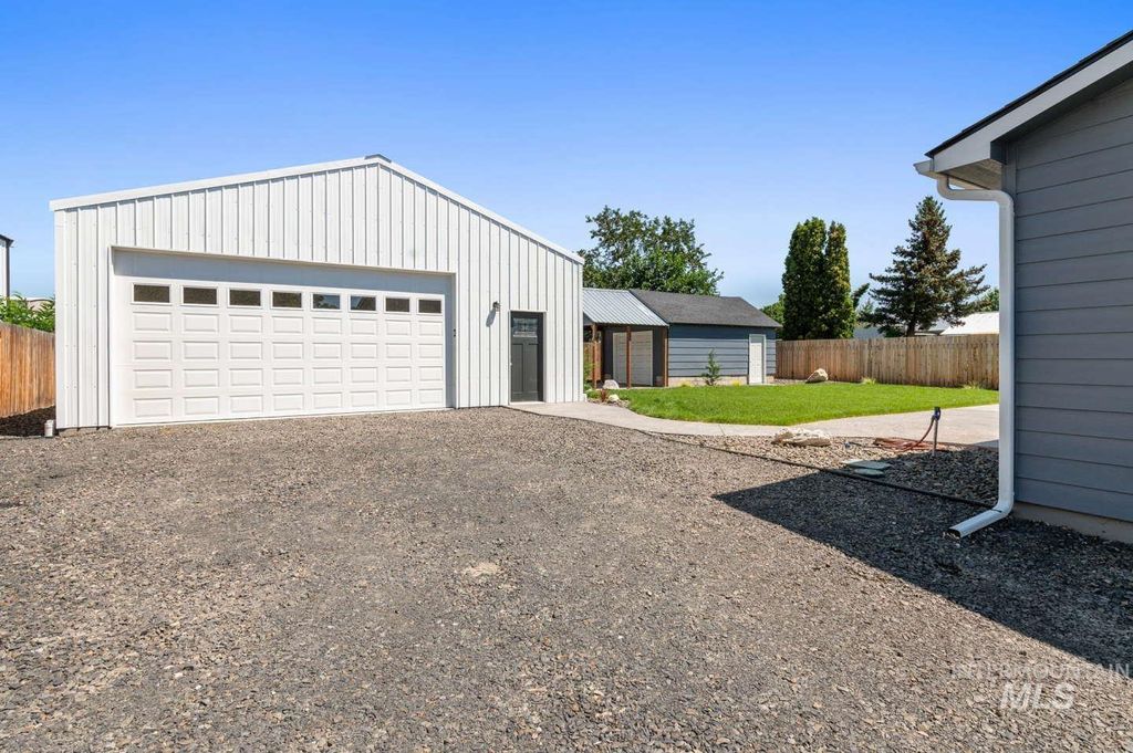 Photo of 627 Cedar Ave, Lewiston, ID 83501 (MLS # 98953950)