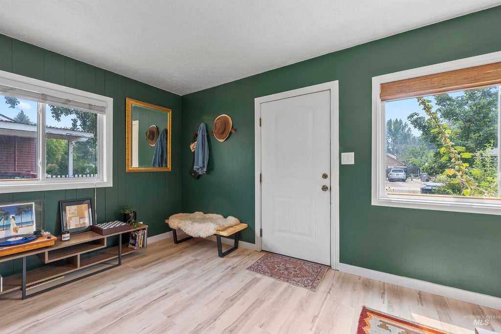 Photo of 6308 W Butte Street, Boise, ID 83704 (MLS # 98995729)